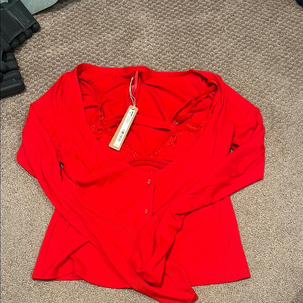 NWT skims size medium long sleeve with built in bra